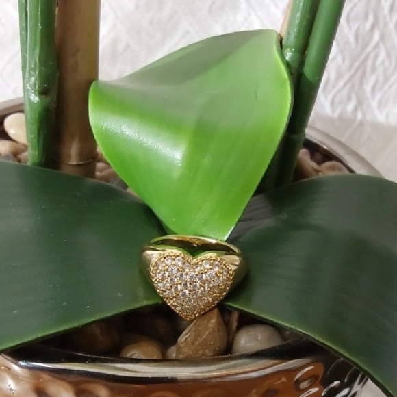 Gold Heart Ring with Crystals - Picture 5 of 6